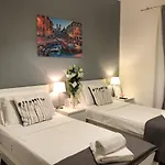 Le Piazze Di Roma